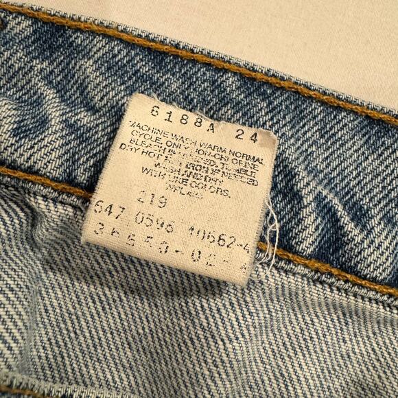 Vintage Levi's 550 Jean Shorts - Picture 4 of 7